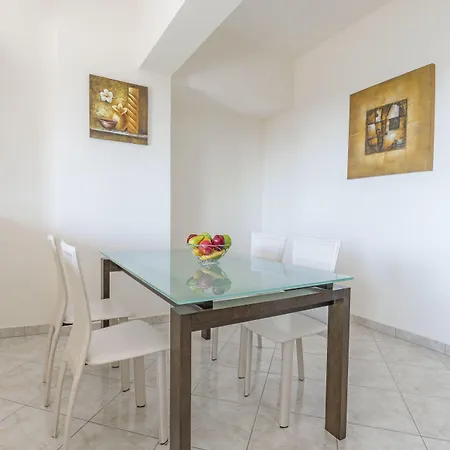 Helena Christina Asgourou