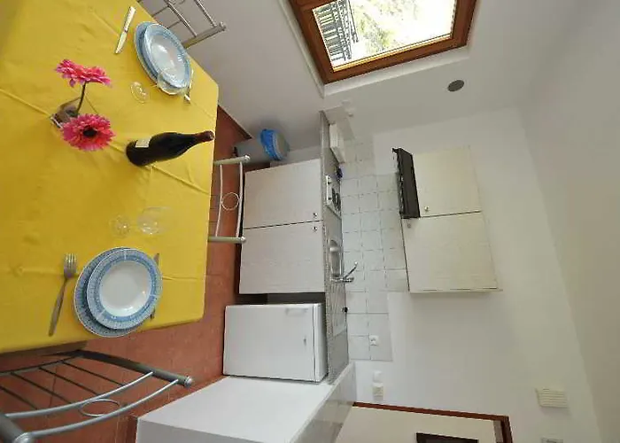 Apartmanhotel Helena Christina 3*