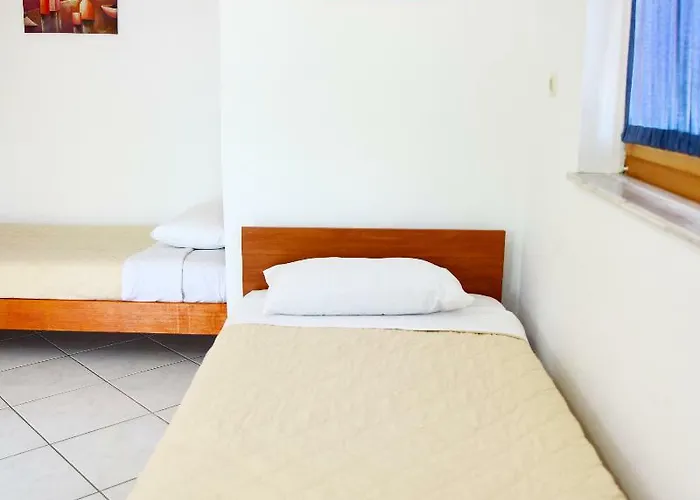 Helena Christina 3* אסגורו