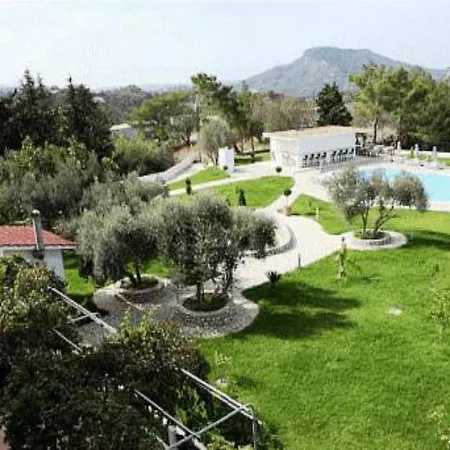 Apart-hotel Helena Christina 3*