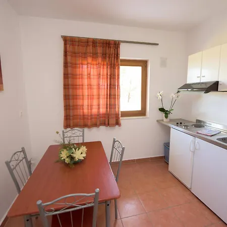 Helena Christina Apart-hotel Asgourou