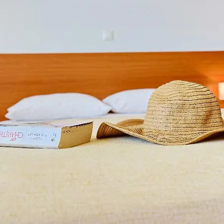 Apart-hotel Helena Christina 3*