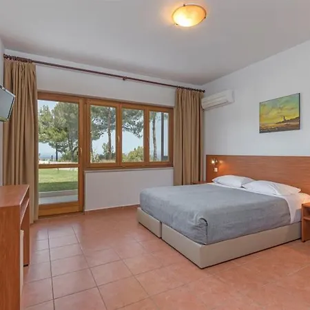 Helena Christina 3* Asgourou