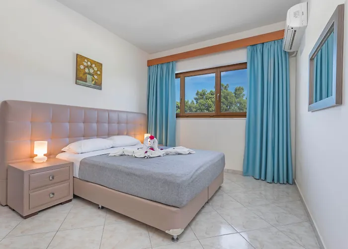 Helena Christina Asgourou