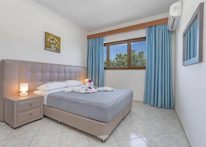 Appart hôtel Helena Christina 3*